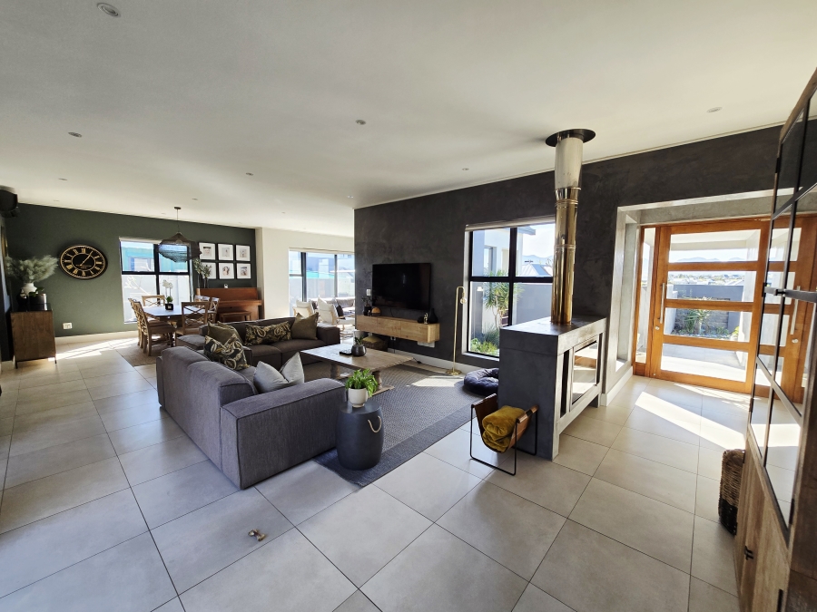 4 Bedroom Property for Sale in Kingswood Golf Estate Western Cape